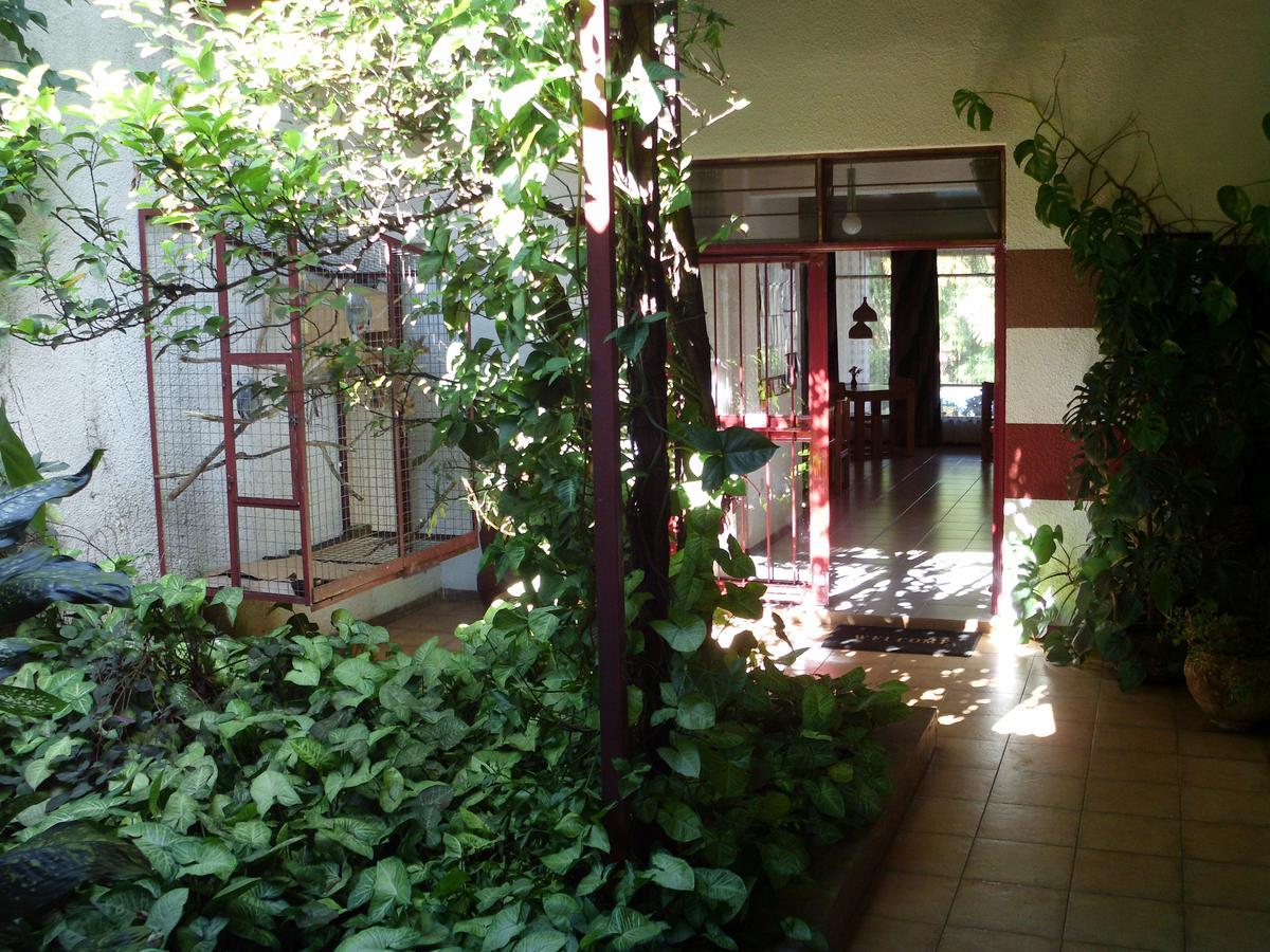 Hotel Le Garni Кигали Екстериор снимка